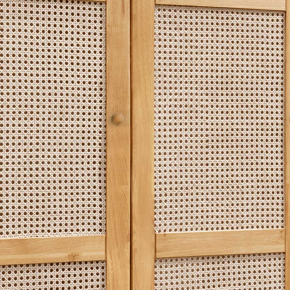 Schlafzimmerschrank Felictas aus Wildeiche Massivholz und Rattan
