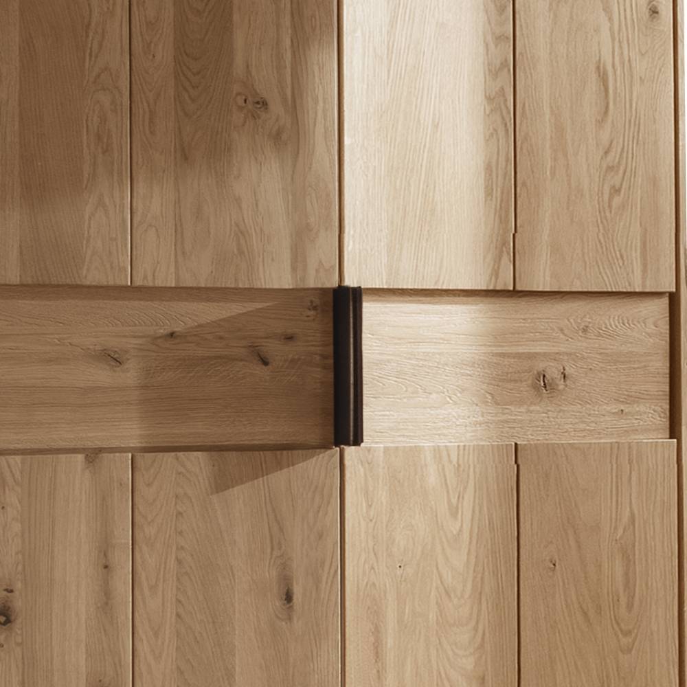 Massiver Holzkleiderschrank Snoba in Wildeichefarben 218 cm hoch