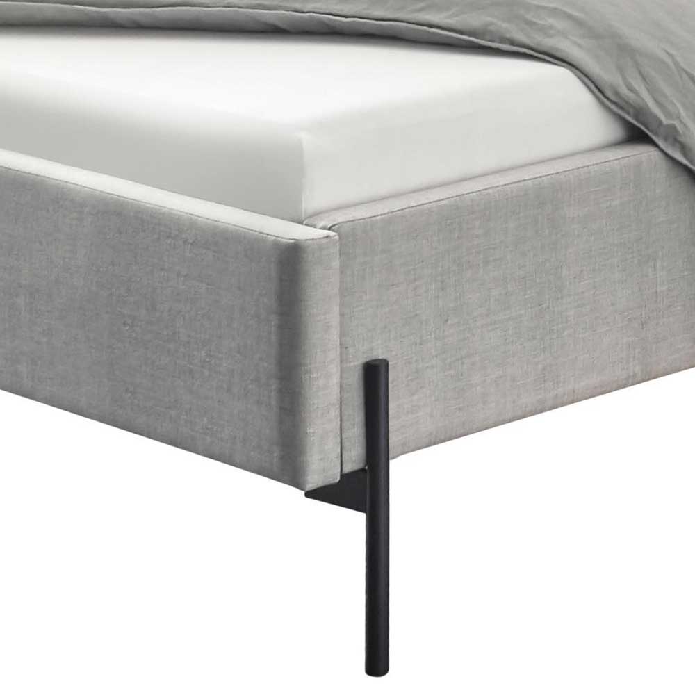 Graues Polsterbett 140x200 cm Culesco mit Vierfußgestell aus Metall 101 cm hoch