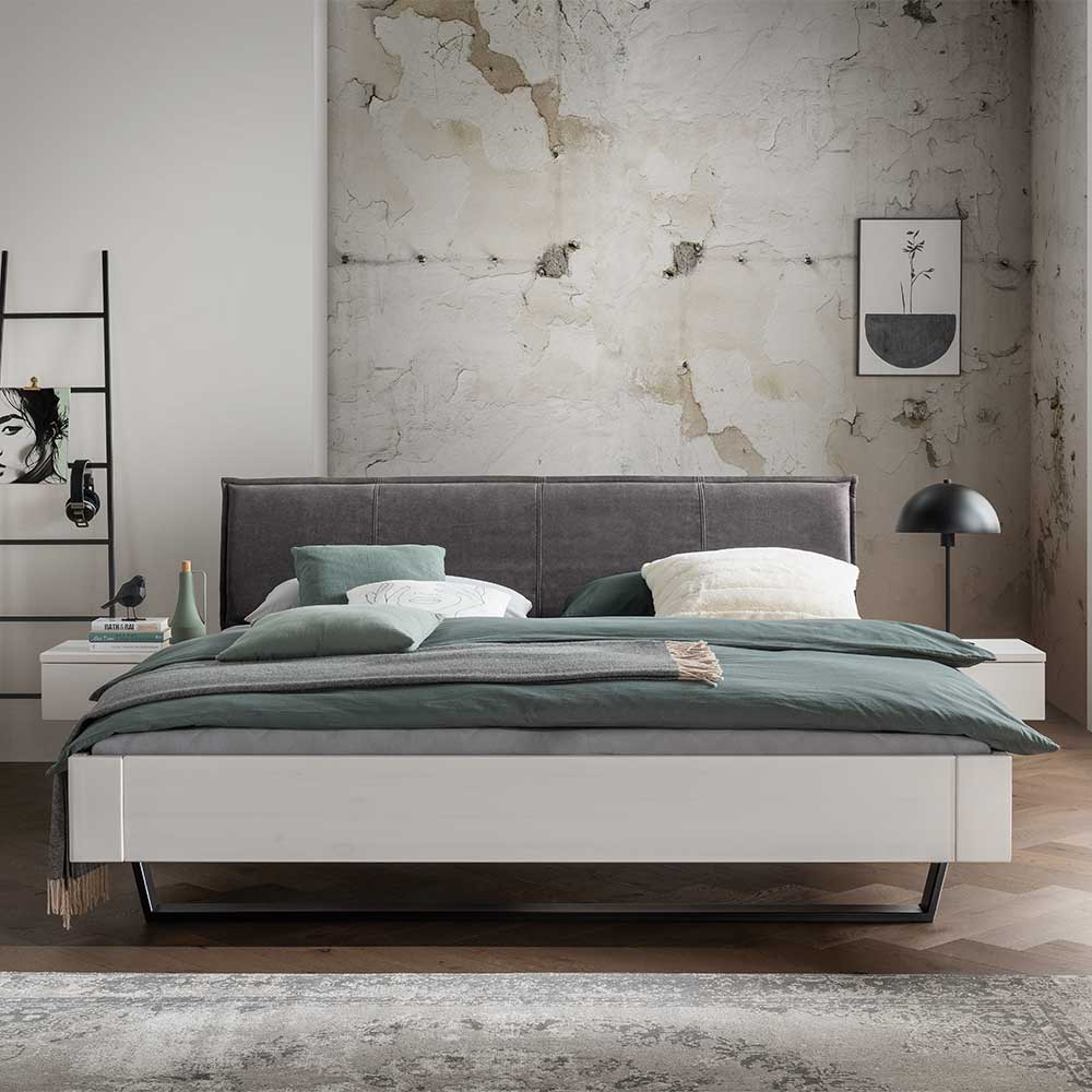 Doppelbett Bevania mit Metall Bügelgestell im Industry und Loft Stil