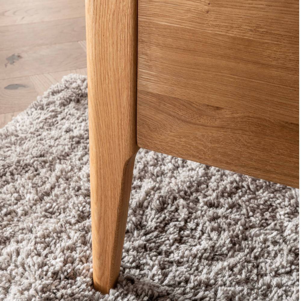 Doppelbettgestell Endana aus Wildeiche Massivholz in modernem Design