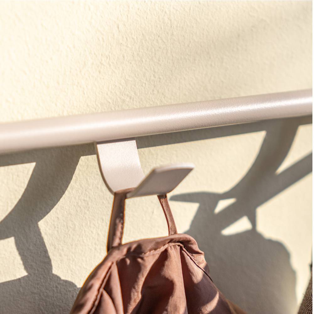 Wandgarderobe Asmus in Walnussfarben und Taupe