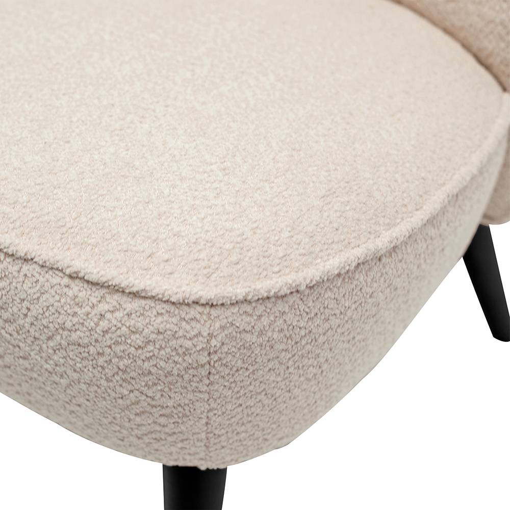 Boucle Zweisitzer Sofa Pididos in Cremefarben mit Vierfußgestell aus Holz