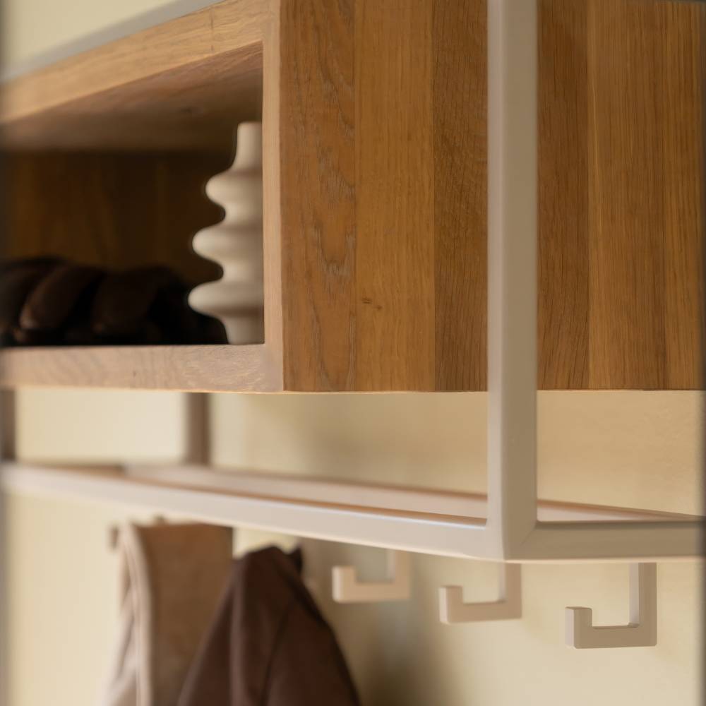 Garderobe Ayla aus Eiche Massivholz und Stahl