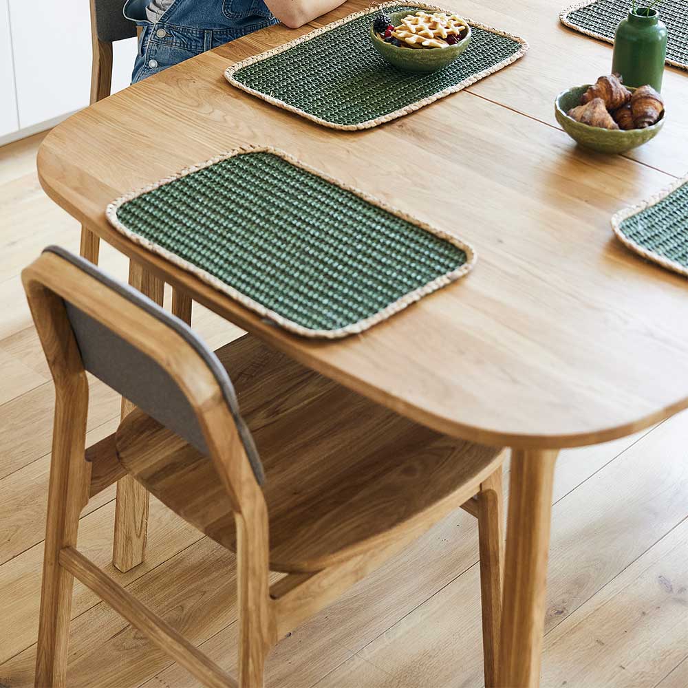 Küchen Tisch Koropi aus Wildeiche Massivholz mit Vierfußgestell