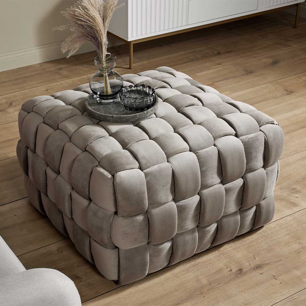 Hocker Ranbyra aus Samt in Flechtoptik