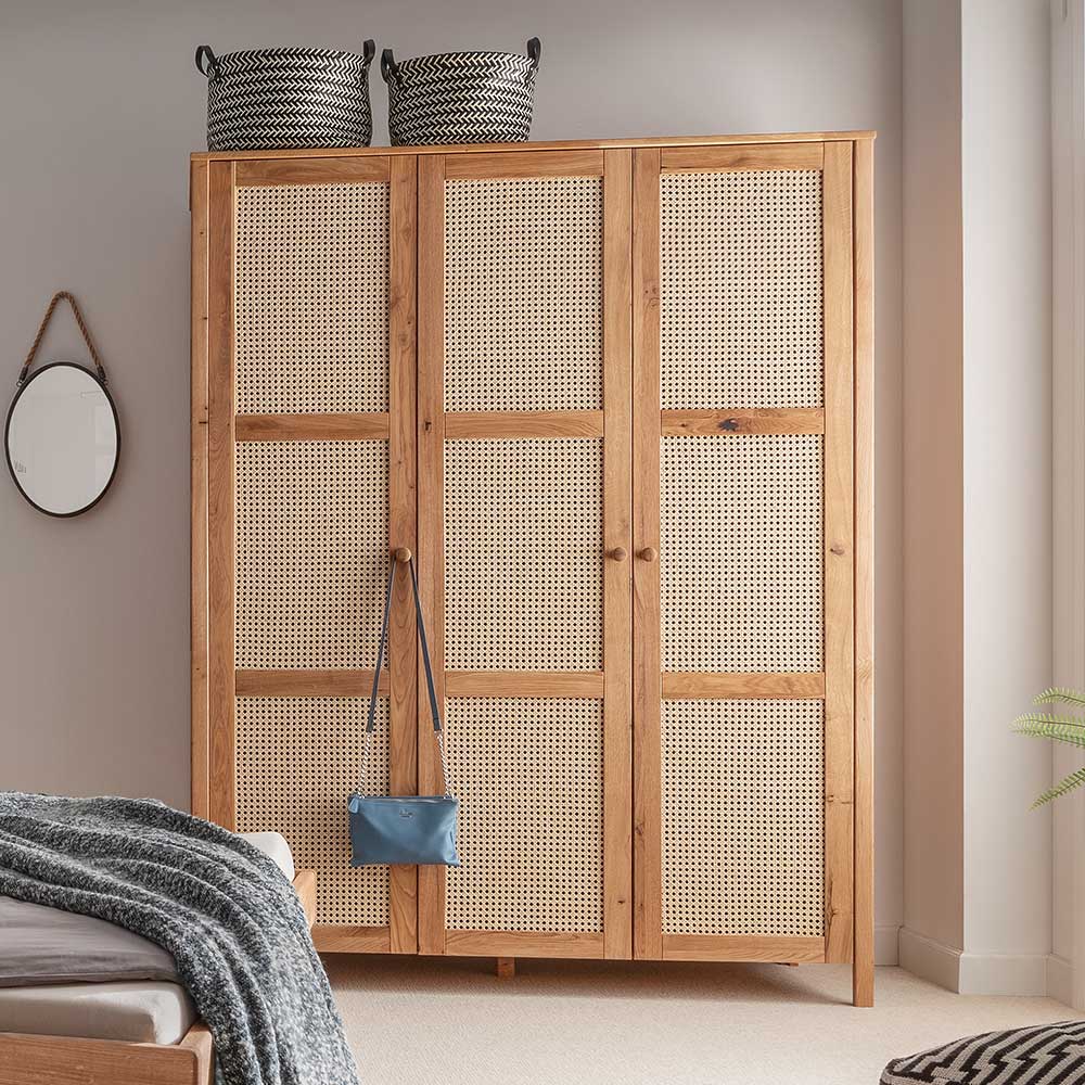Schlafzimmerschrank Felictas aus Wildeiche Massivholz und Rattan