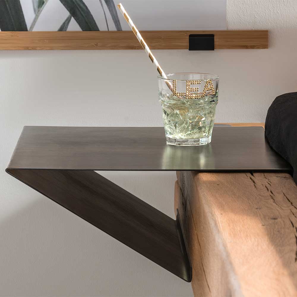 Doppelbettgestell Vannos aus Wildeiche Massivholz im Industry und Loft Stil