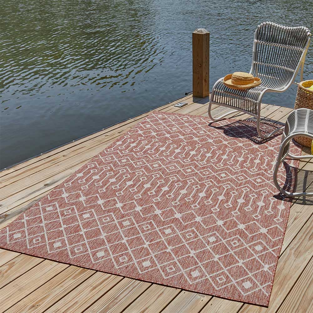 Kunststoff Teppich Giralna in Rostrot und Cremefarben mit geometrischem Muster