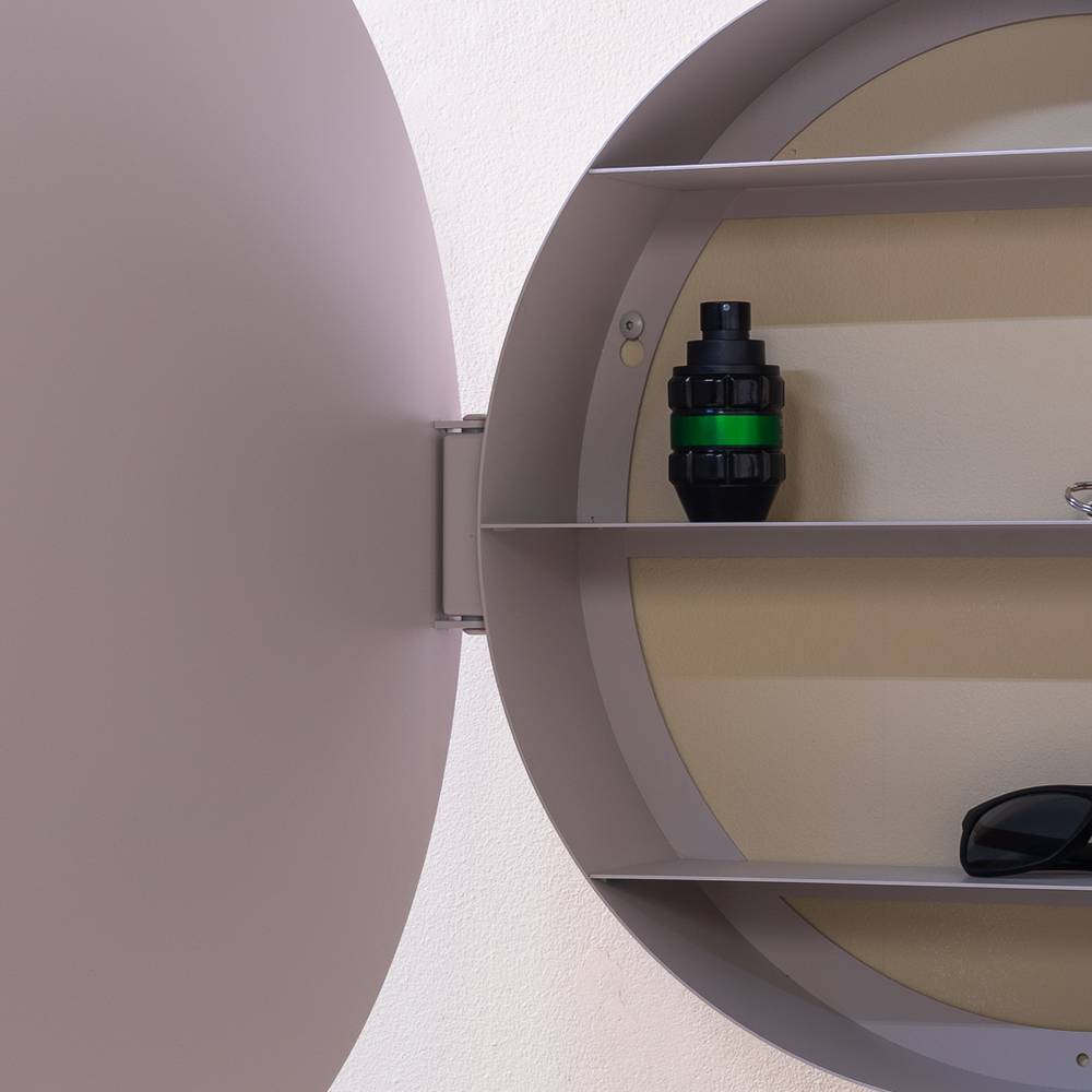 Badezimmer Spiegelschrank Fulia in modernem Design mit Drehtür