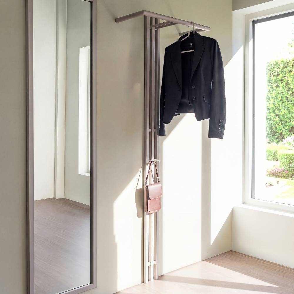 Garderobenpaneel Root für die Wandmontage in Taupe
