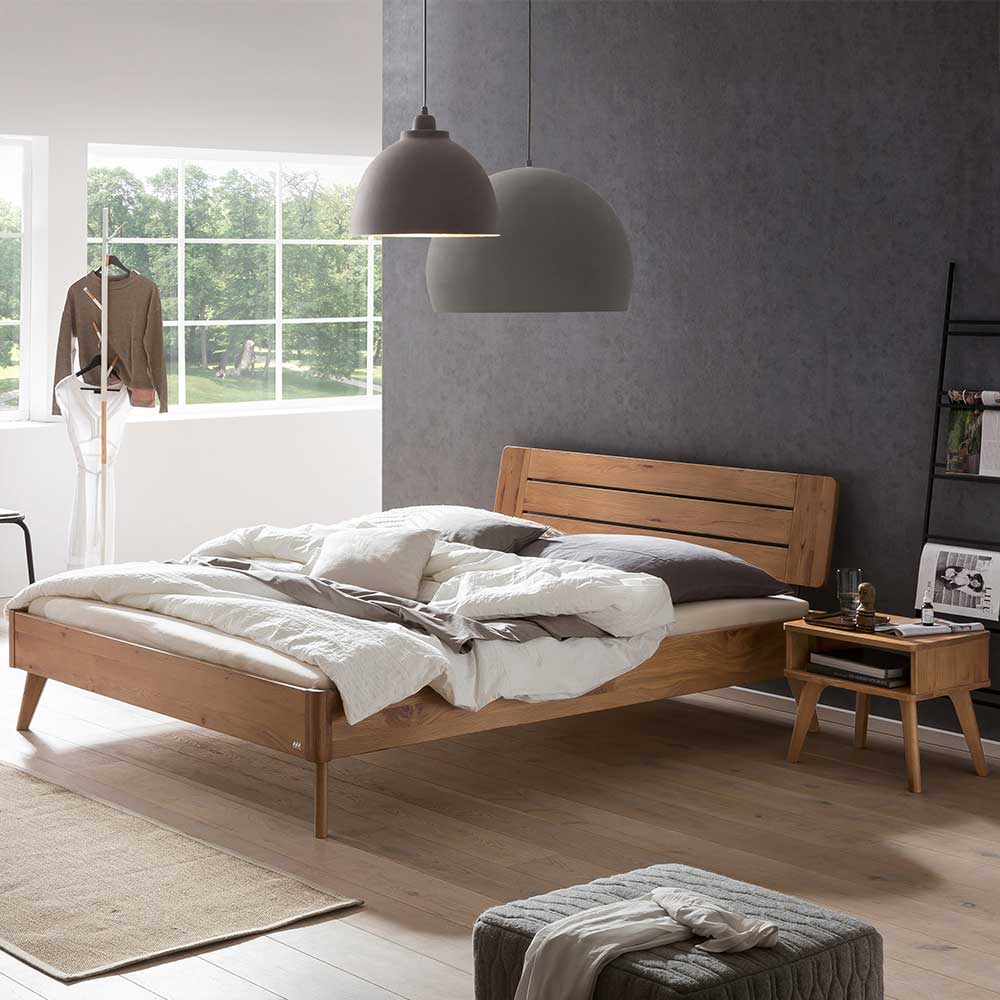 Echtholzbett Nisida aus Wildeiche Massivholz in modernem Design