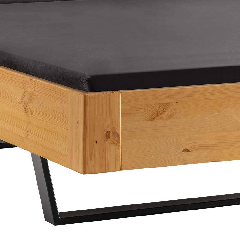 Doppelbett Brendas Kiefer Laugenfarben im Industry und Loft Stil