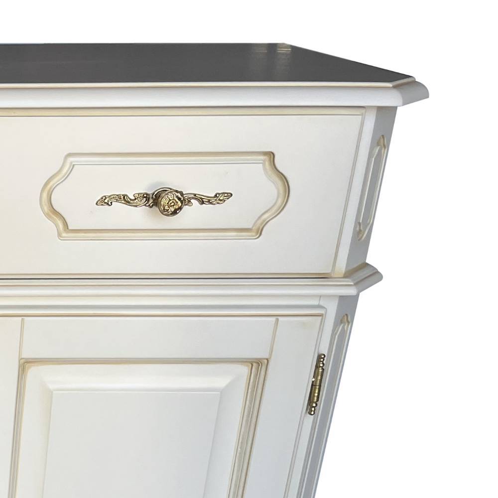 Esszimmersideboard Eckomy mit drei Schubladen und Drehtüren