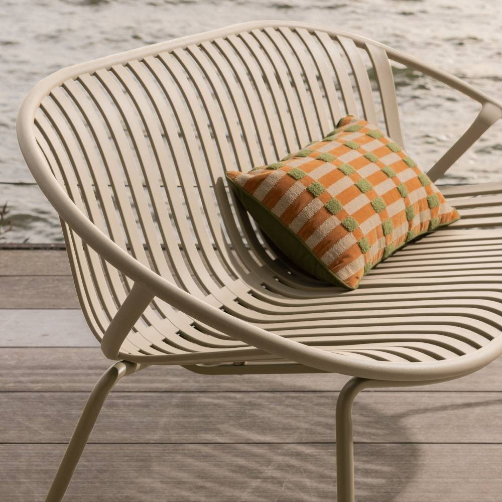 Garten Sitzbank Choreti aus Kunststoff & Metall in modernem Design
