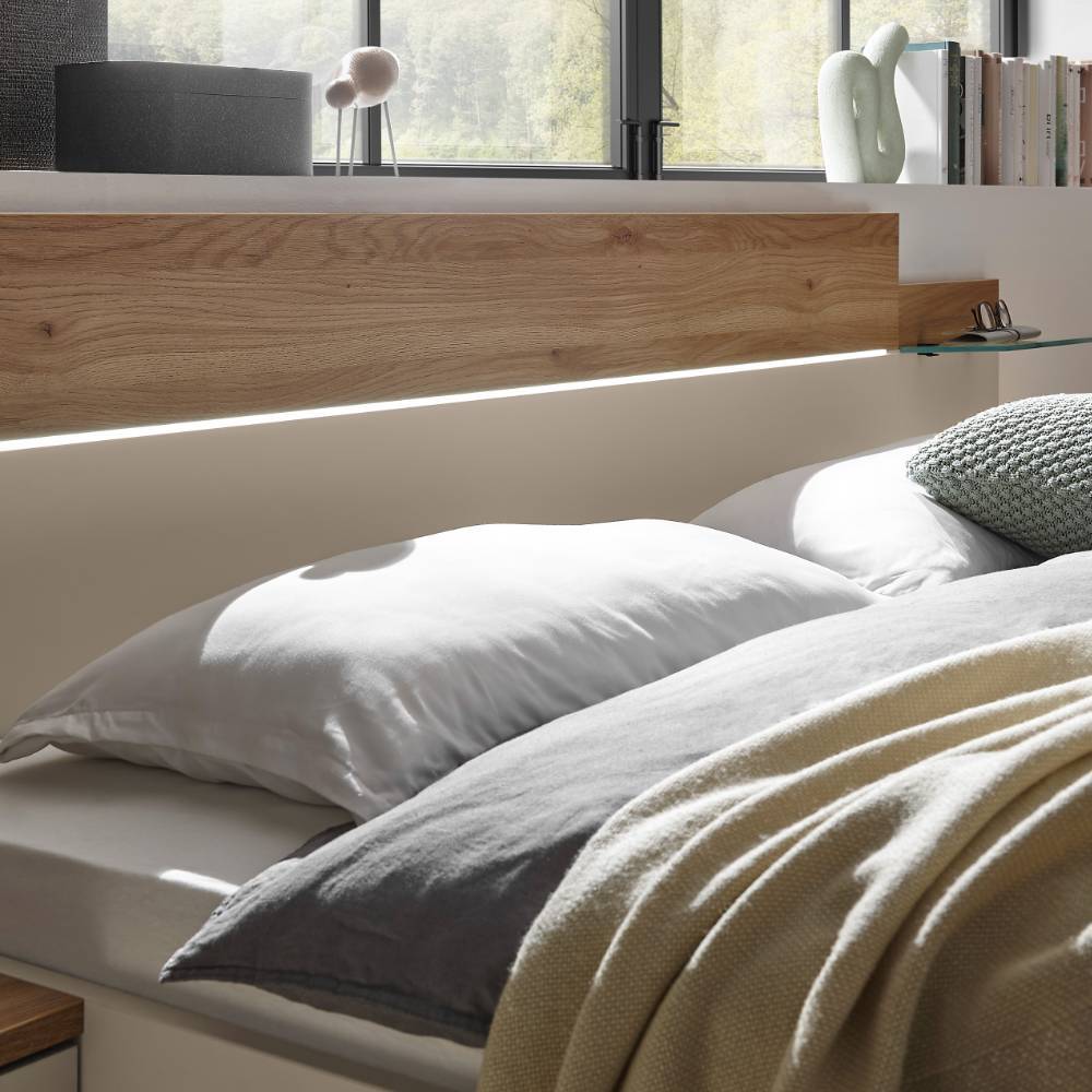 Doppelbett Mero inklusive zwei Nachtkommoden mit LED Beleuchtung (dreiteilig)