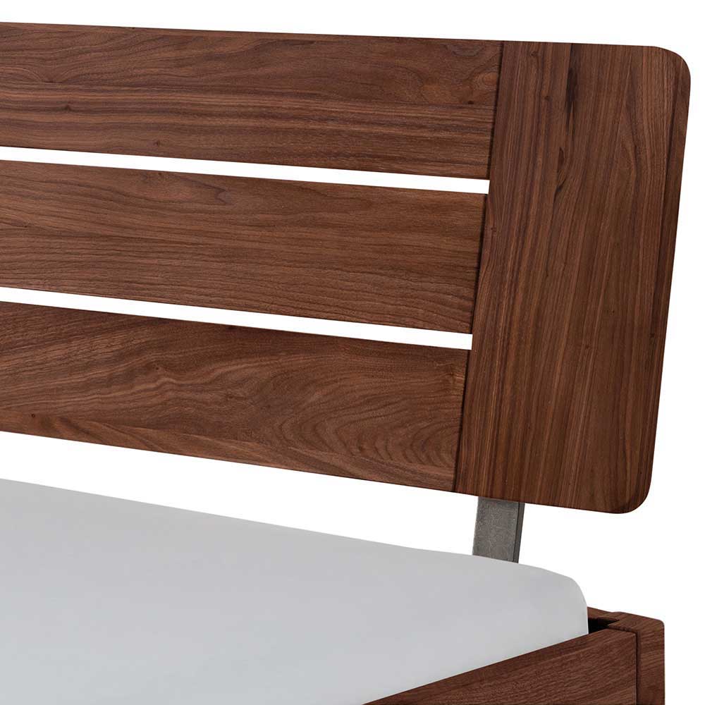 Premium 140x200 cm Bett Crimas aus Nussbaum Massivholz in modernem Design