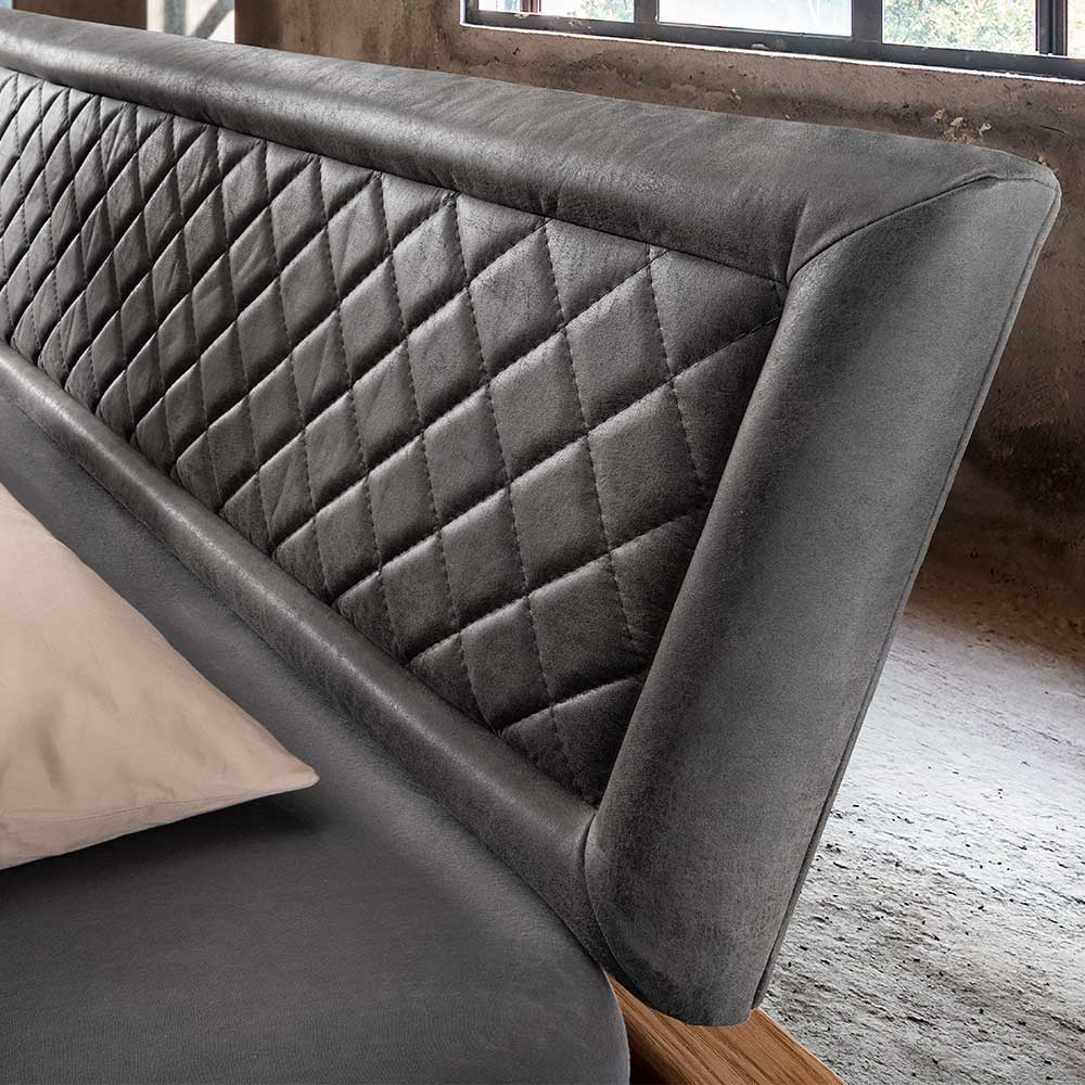 Balkenbett Lanceys aus Wildeiche Massivholz und Metall
