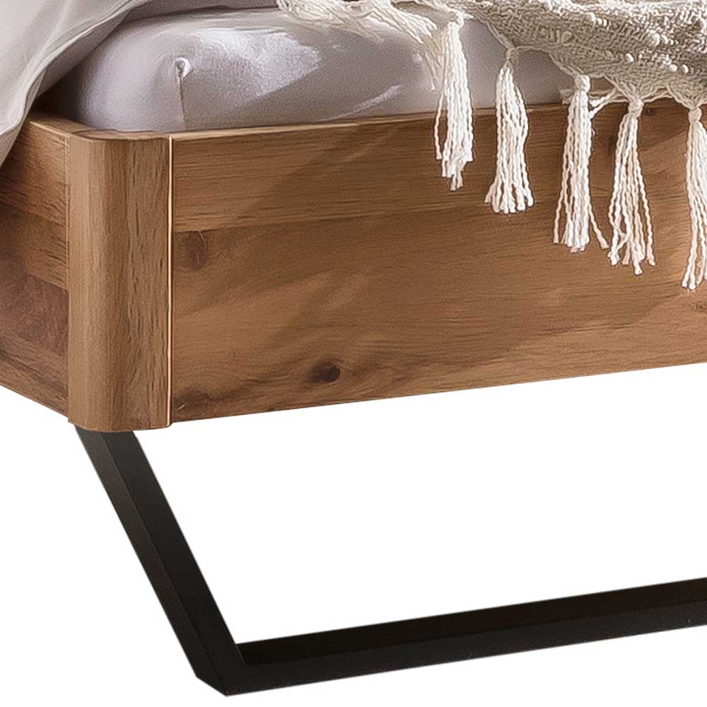 Echtholzbett Evillan im Industrie und Loft Stil aus Wildeiche und Metall