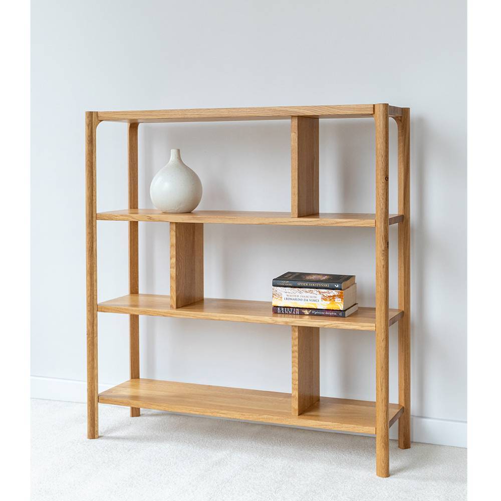 Bücherregal Gravura aus Eiche Massivholz in modernem Design