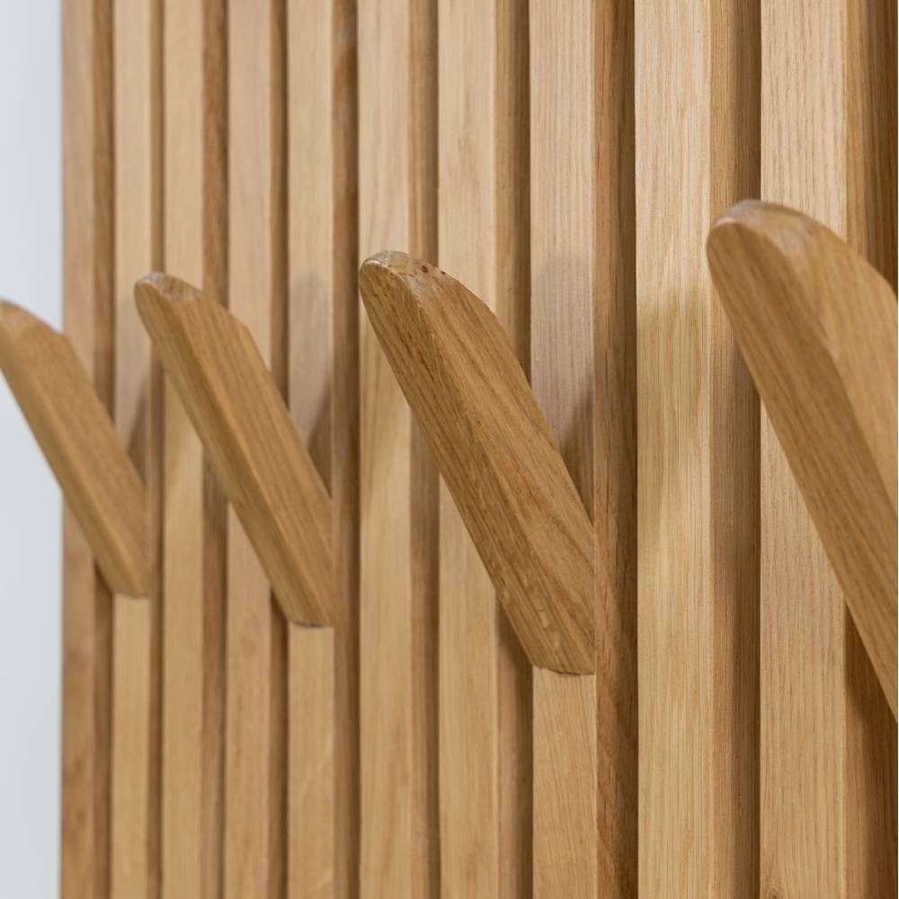 Wandgarderobe Jadamos aus Eiche Massivholz in modernem Design