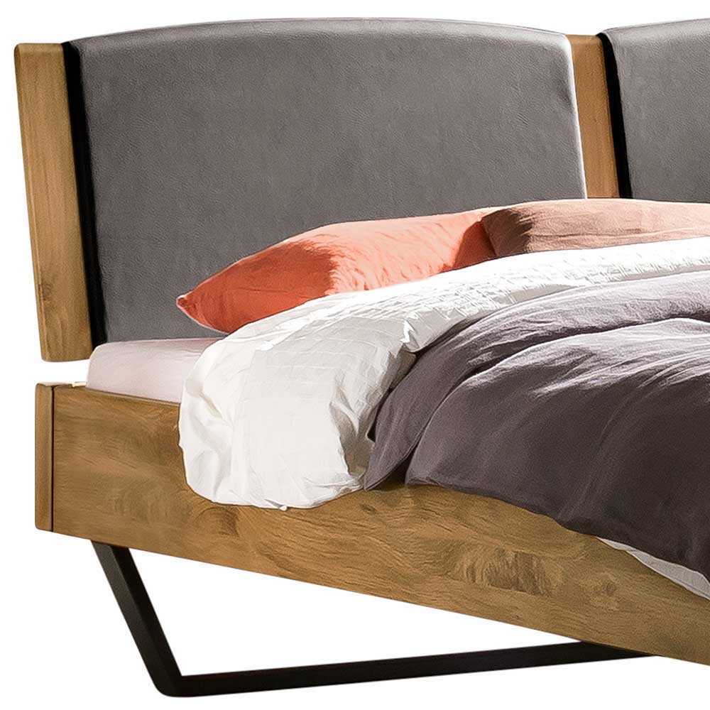 Bett mit Bügelgestell Nautygo aus Wildeiche Massivholz im Industry und Loft Stil
