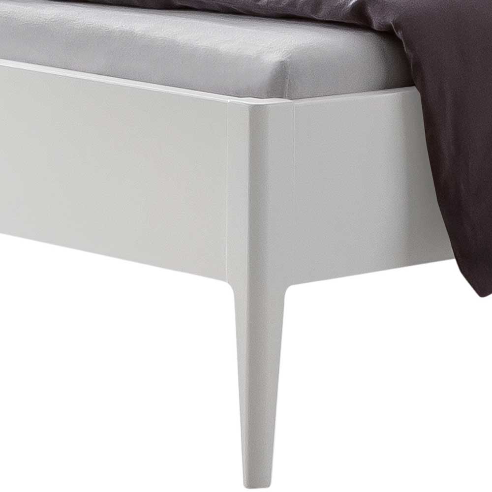 Weißes Bett 140x200 Chicola in modernem Design lackiert