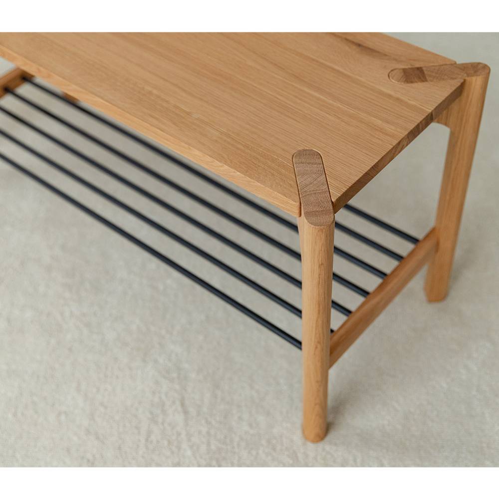 Schuhregal Gravura aus Eiche Massivholz mit einem Schuhgitter