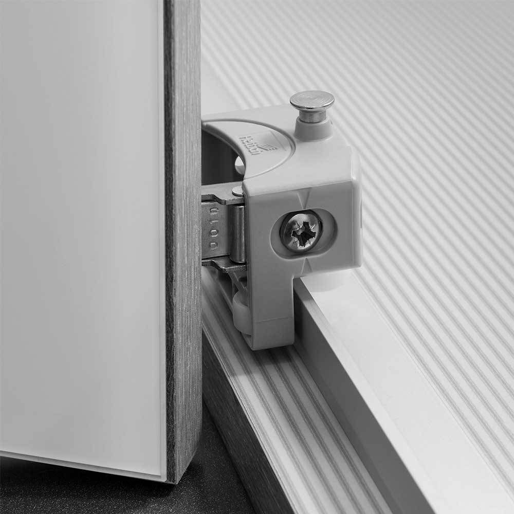 Falttürenkleiderschrank Kandu 200 cm breit mit Metallgriffen