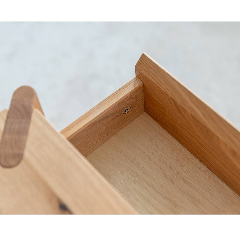 Schuhschrank Gravura aus Eiche Massivholz mit Griffmulden