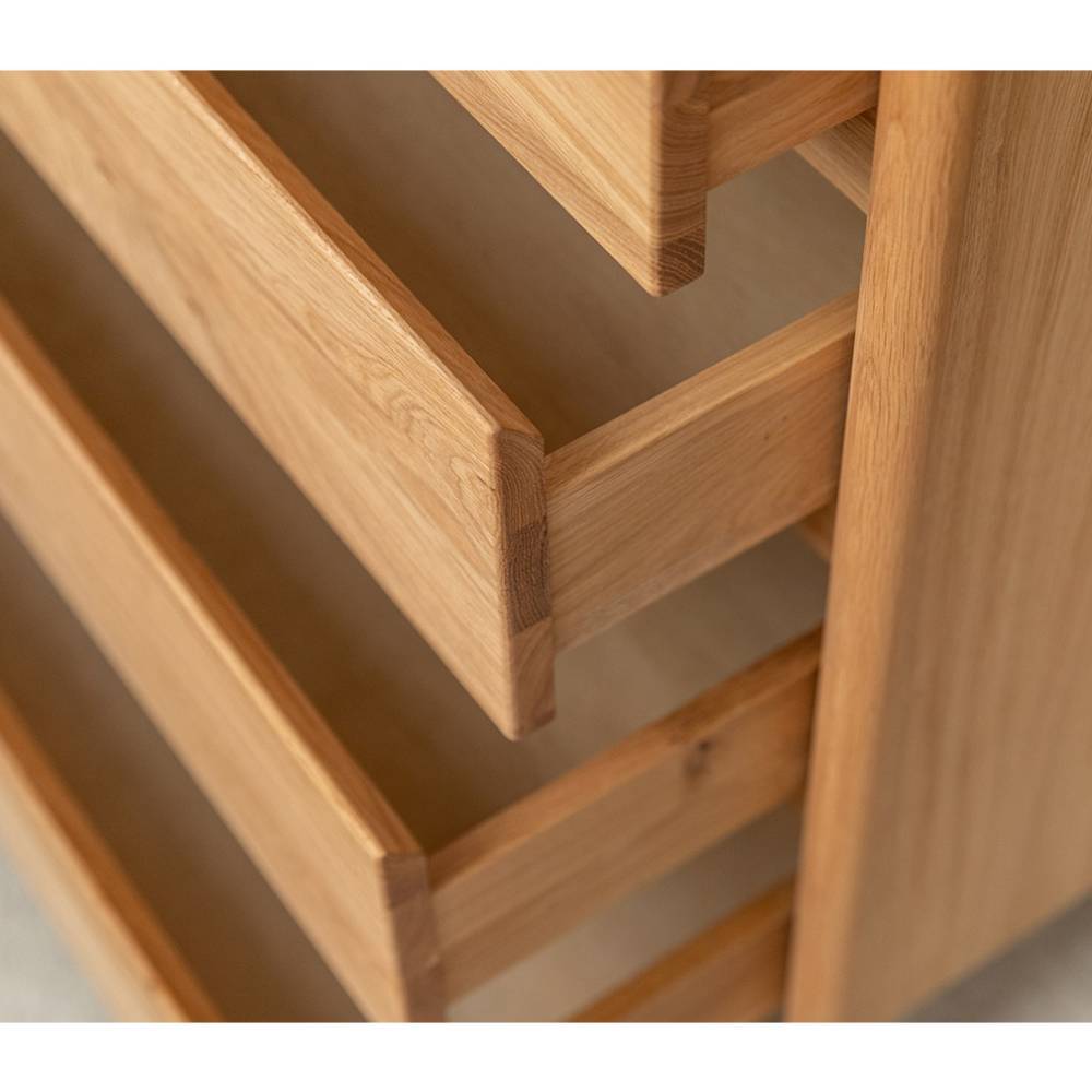 Kommode Gravura aus Eiche Massivholz mit vier Schubladen