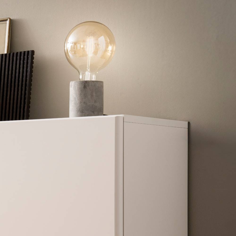 Wandvitrine Vrenessa in modernem Design mit Glastür