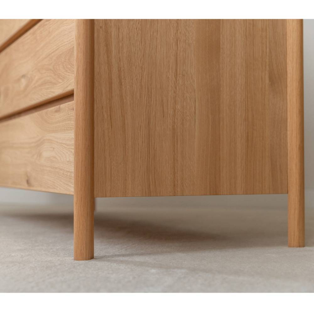 Kommode Gravura aus Eiche Massivholz mit vier Schubladen
