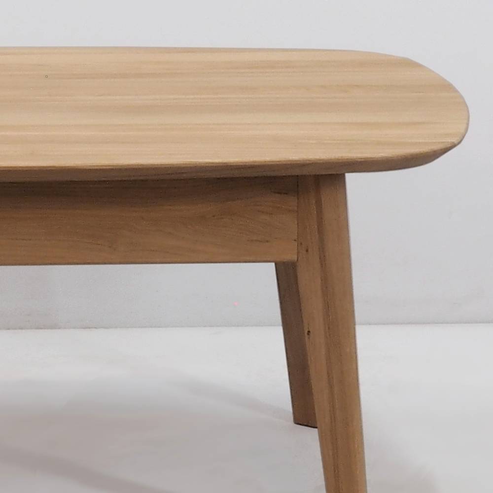 Couchtisch Stilisto aus Eiche Massivholz mit Schweizer Kante
