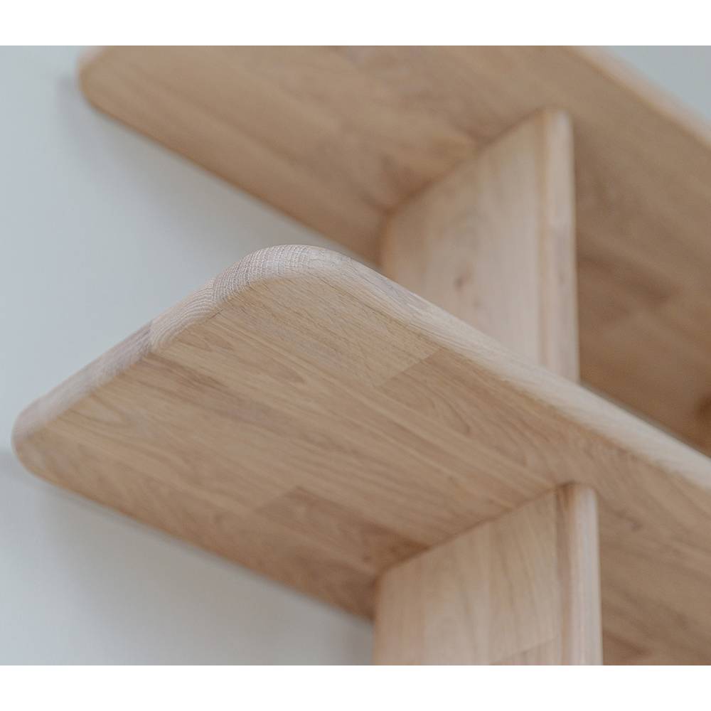 Wandregal Castlon aus Eiche Massivholz im Skandi Design