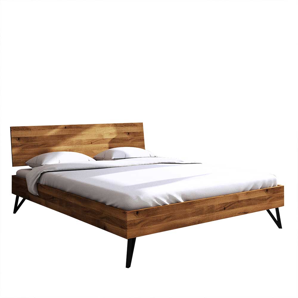 Flaches Bett Cariasca aus Wildeiche Massivholz und Stahl im Loft Design