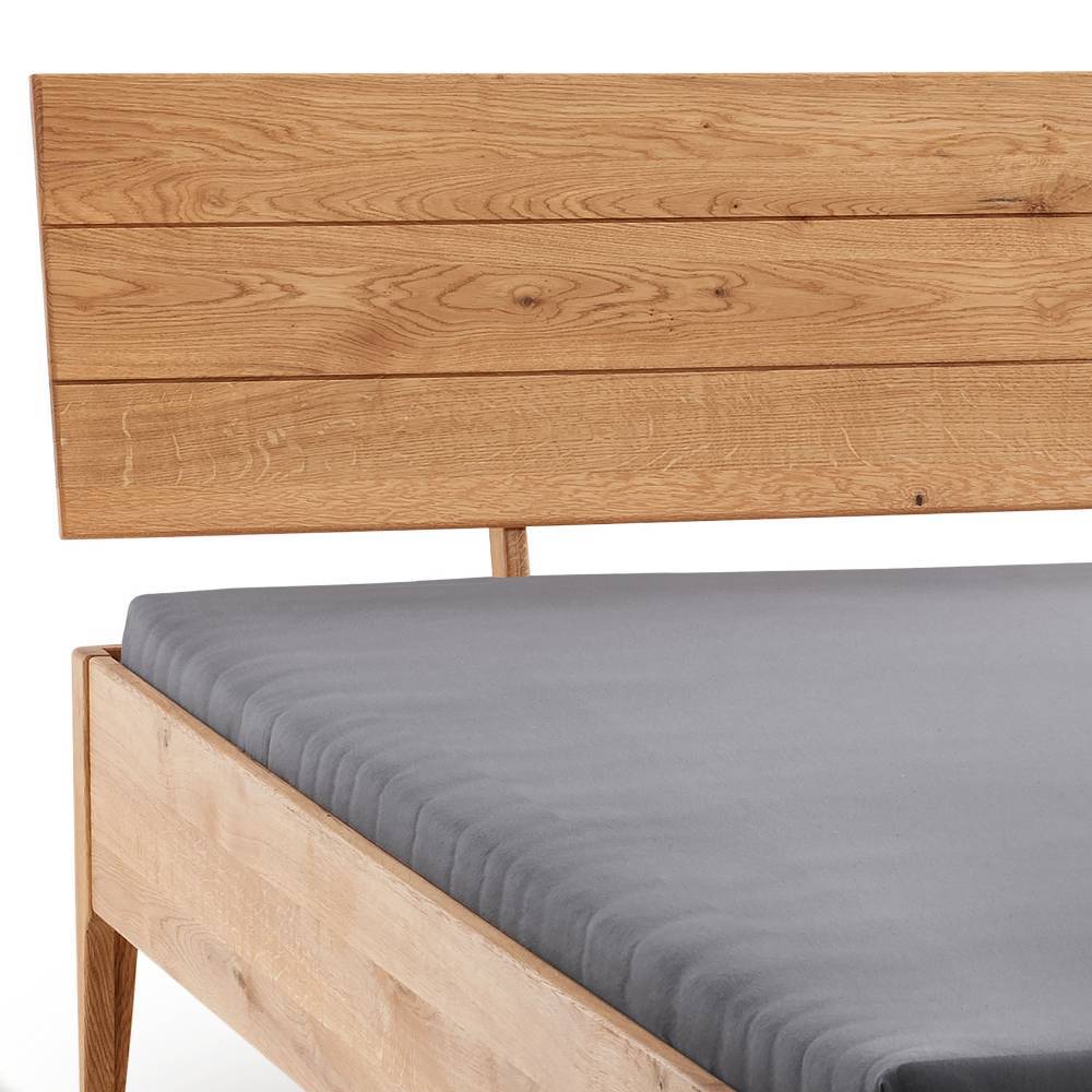 Doppelbettgestell Endana aus Wildeiche Massivholz in modernem Design