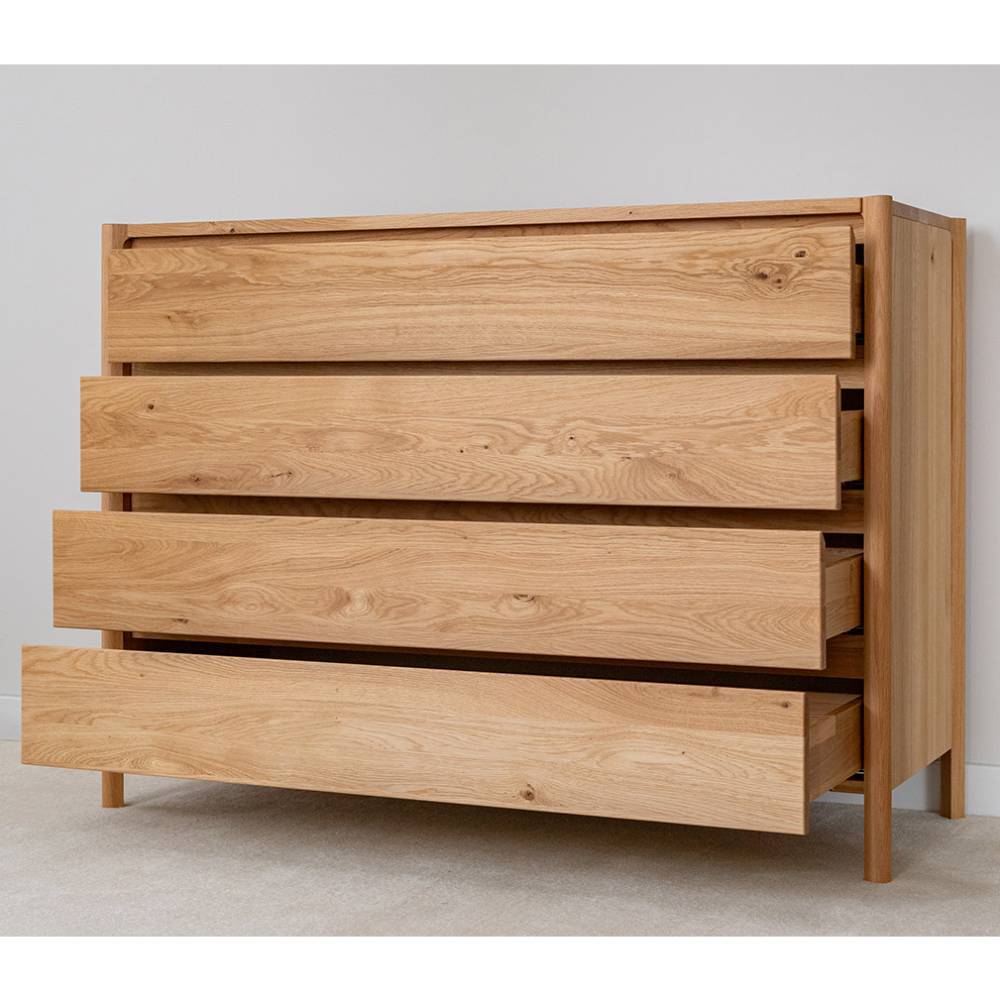 Kommode Gravura aus Eiche Massivholz mit vier Schubladen
