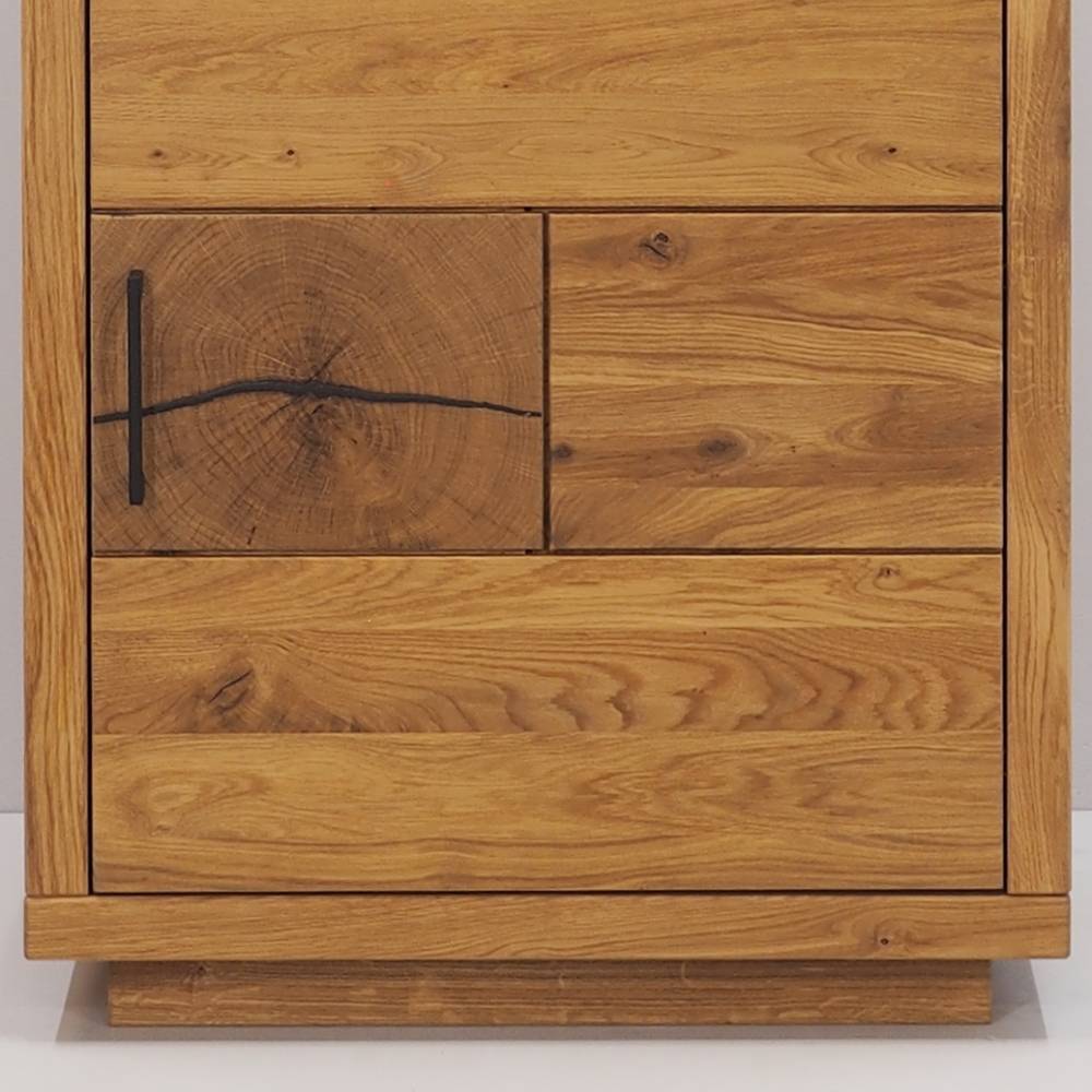 Stauraumvitrine Lasito aus Eiche Massivholz mit Hirnholz Applikation