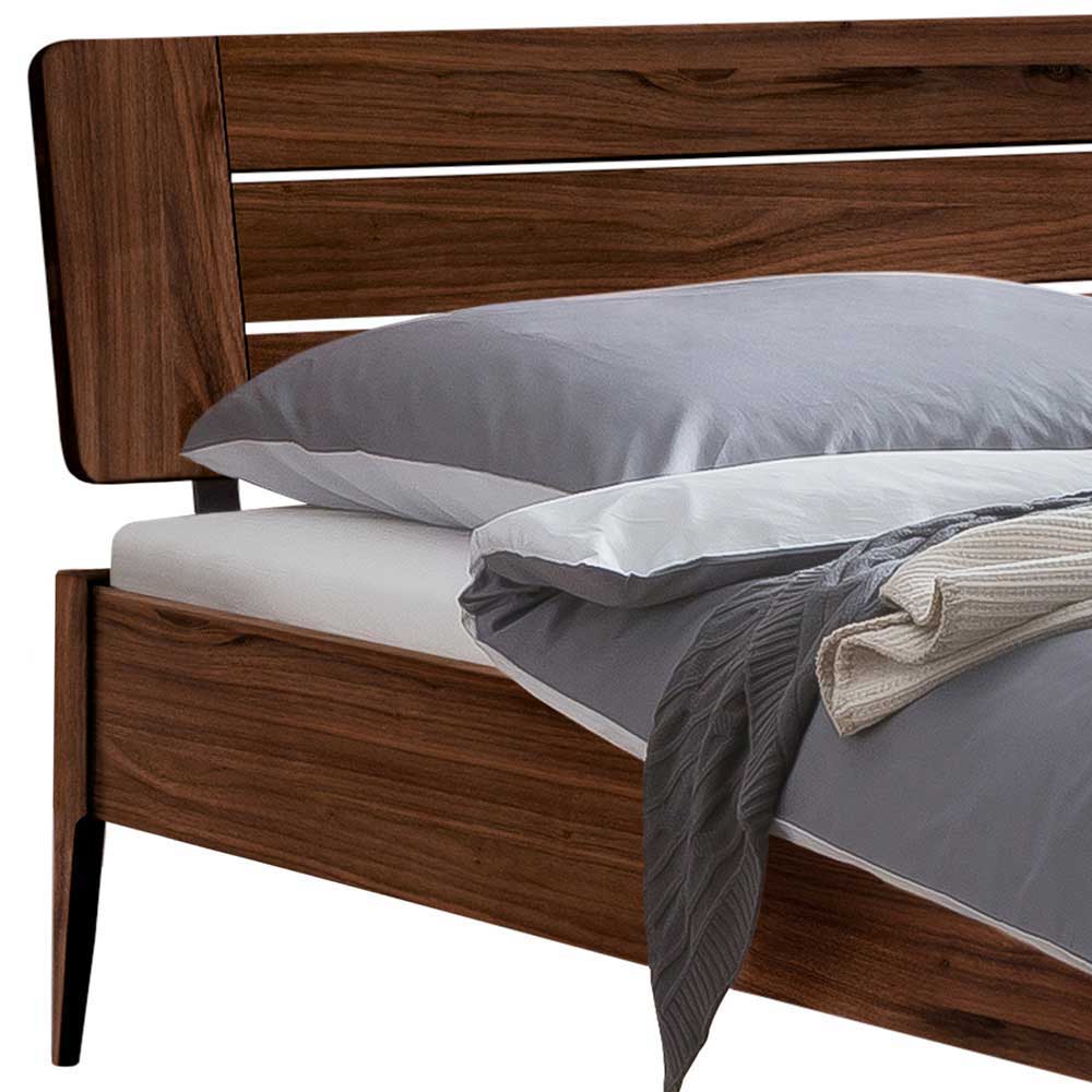 Premium 140x200 cm Bett Crimas aus Nussbaum Massivholz in modernem Design