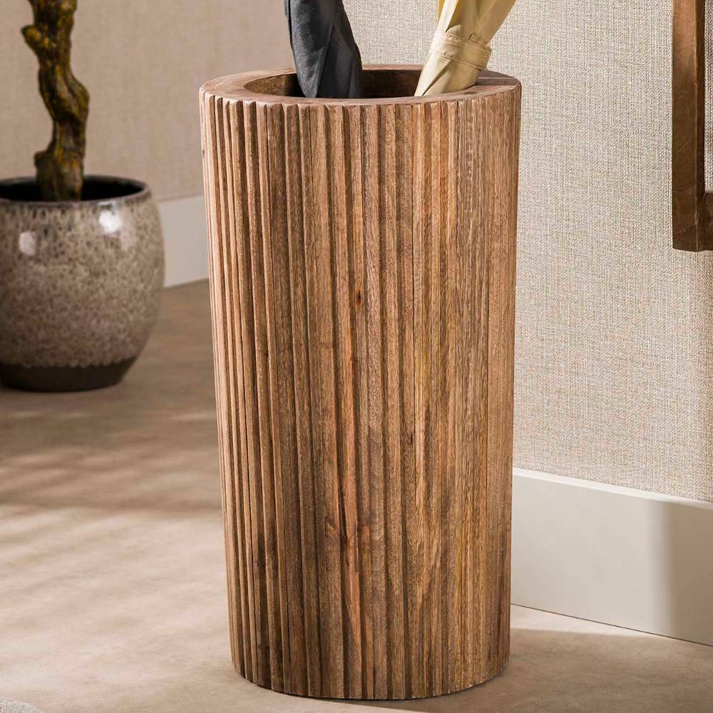 Schirmständer Sarojasia aus Mangobaum Massivholz in modernem Design