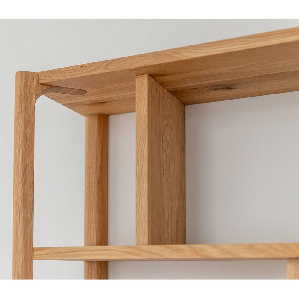Wandregal Gravura aus Eiche Massivholz in modernem Design