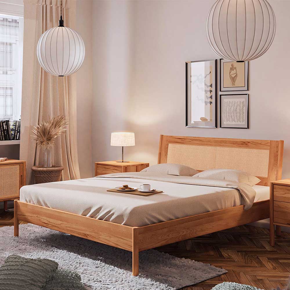 Echtholzbett Artjes aus Wildbuche Massivholz und Rattan