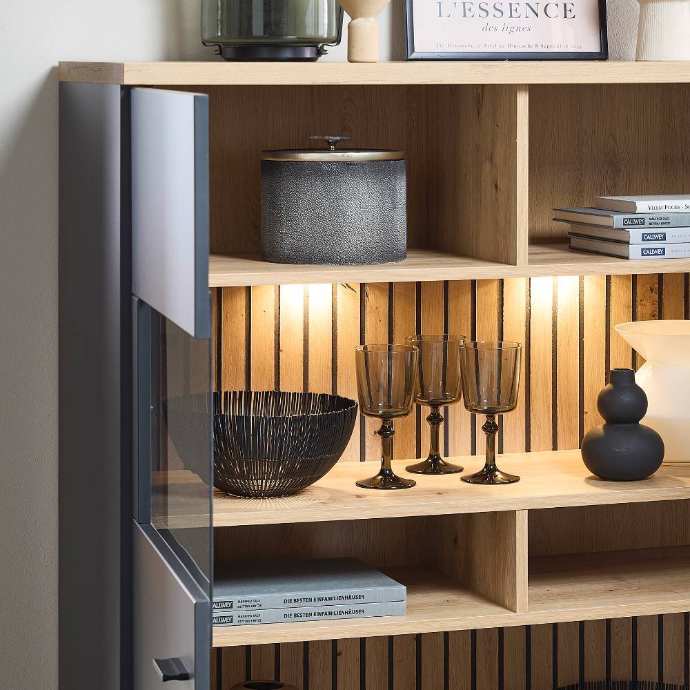 Wohnzimmerschrank Yarisis in modernem Design mit Sockelgestell
