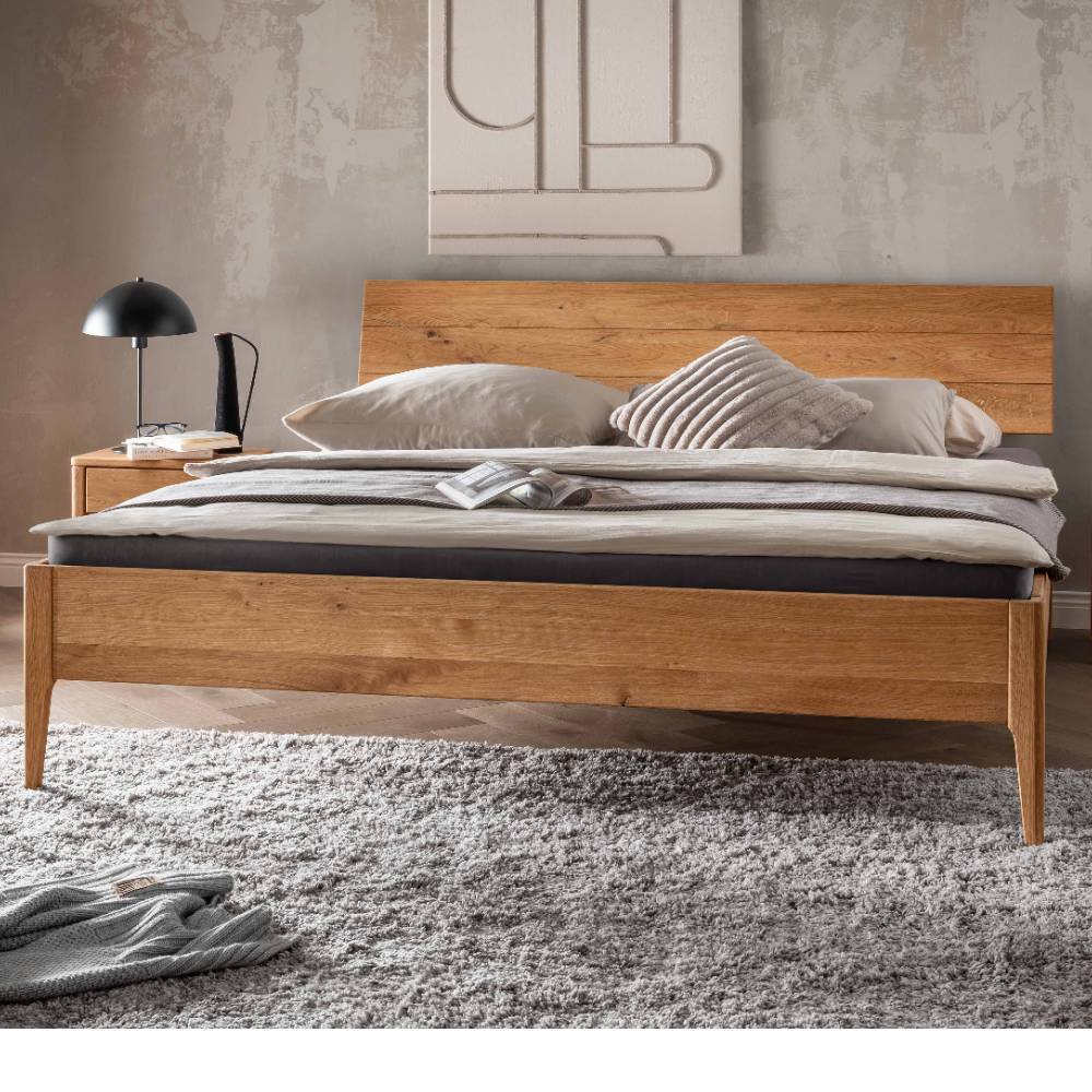 Doppelbettgestell Endana aus Wildeiche Massivholz in modernem Design