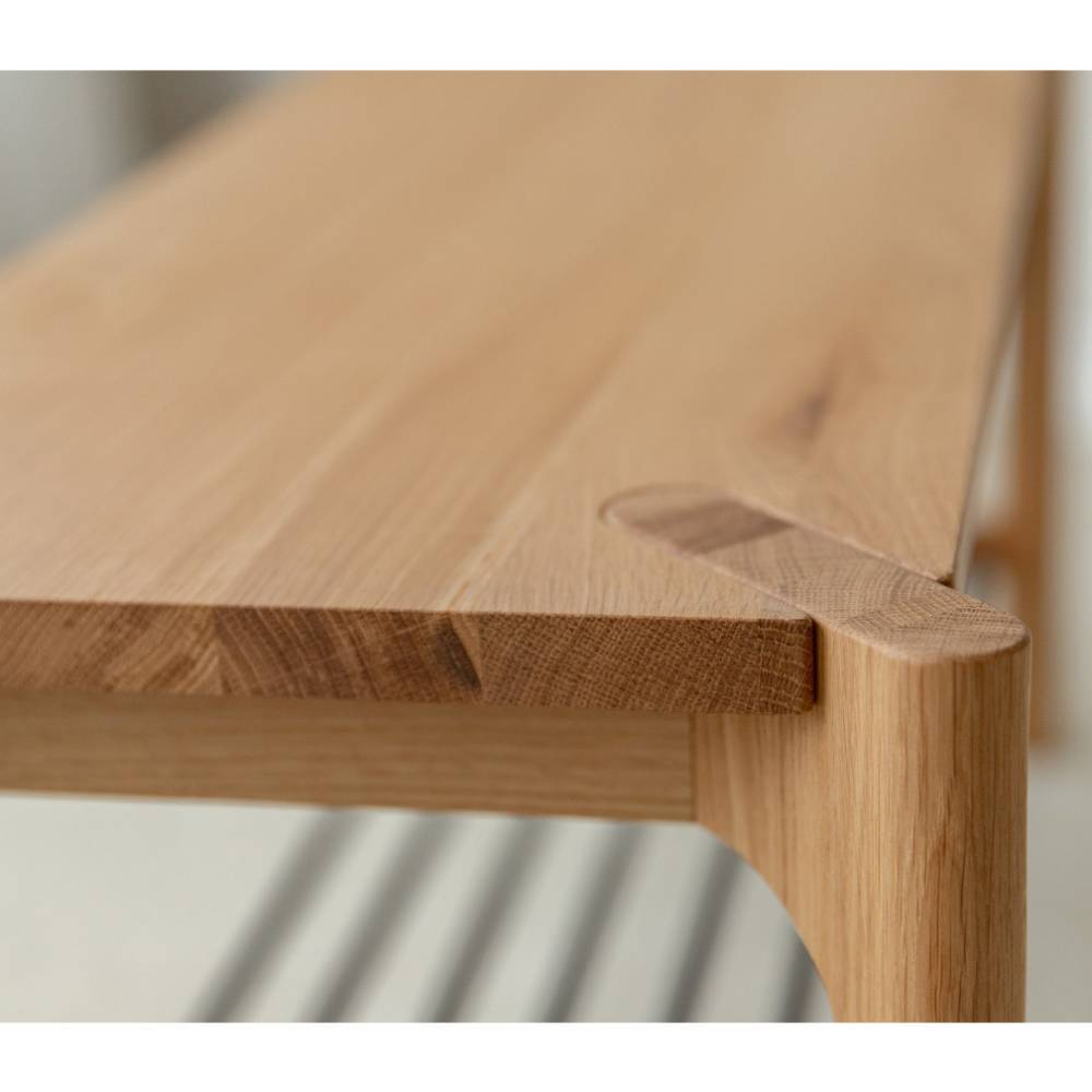 Schuhregal Gravura aus Eiche Massivholz mit einem Schuhgitter