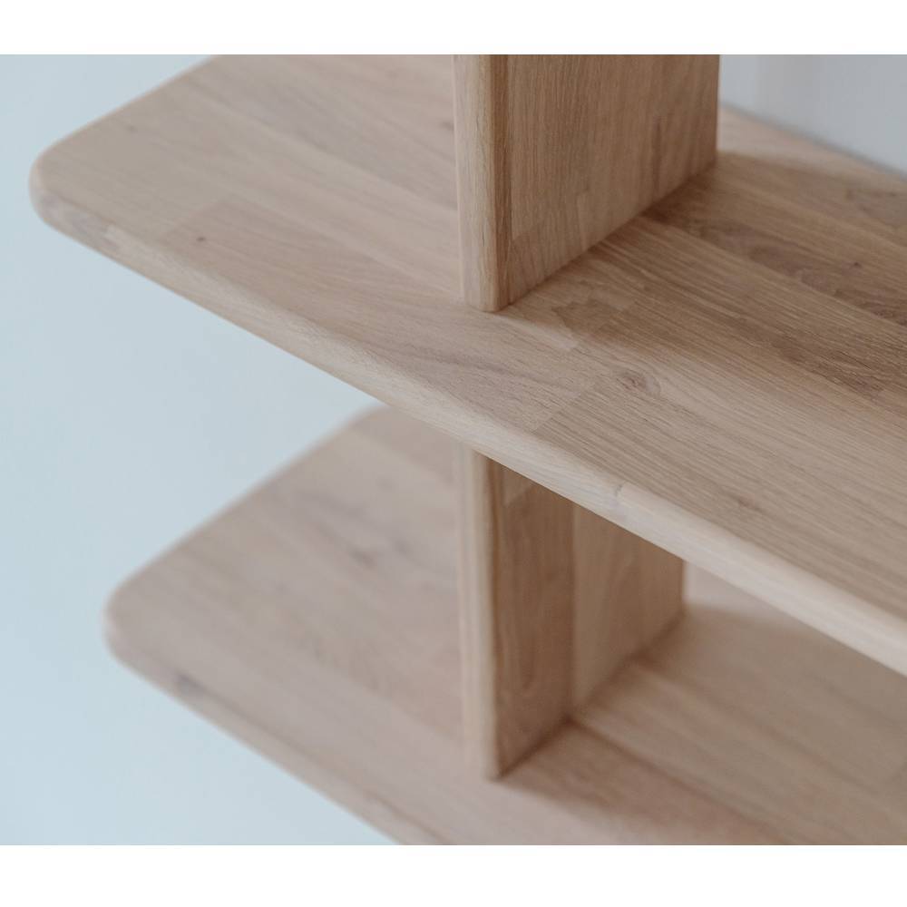 Wandregal Castlon aus Eiche Massivholz im Skandi Design