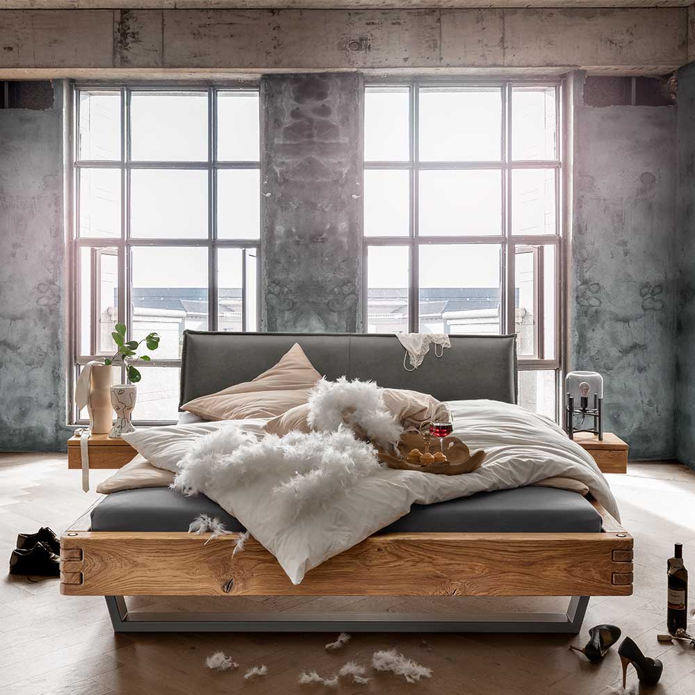 Doppelbett Kalindo aus Wildeiche Massivholz im Industry und Loft Stil