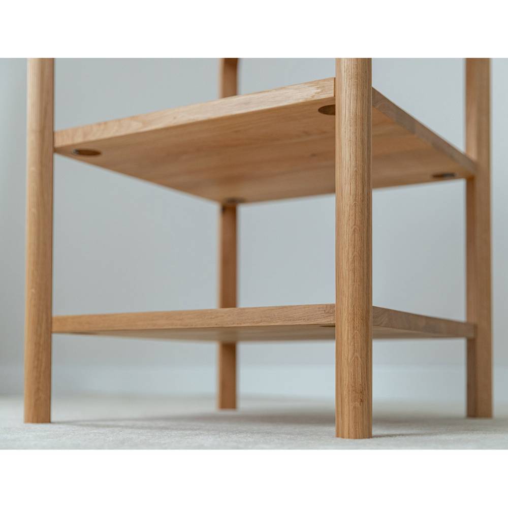 Echtholz Regal Gravura aus Eiche Massivholz in quadratischer Form