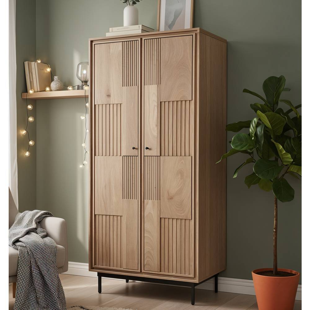 Dielenschrank Diaria aus Mangobaum Massivholz Front beschnitzt